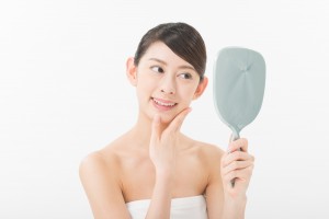 美顔器で肌のたるみは改善する？
